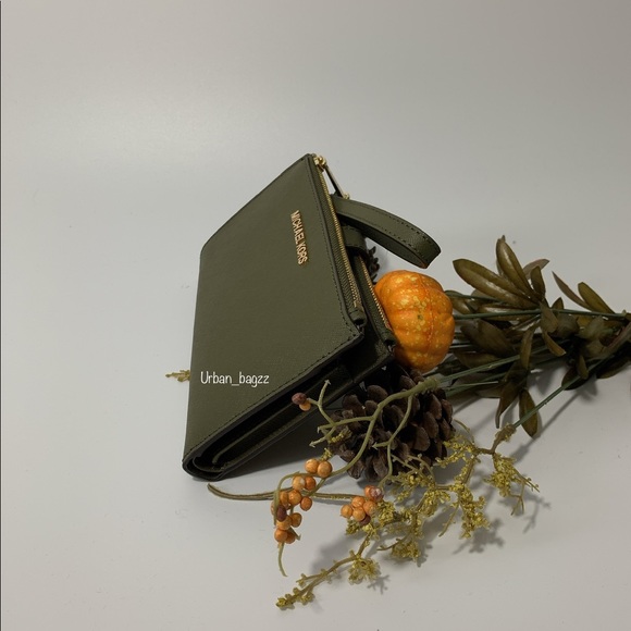 Michael Kors JST Large Double Zip Wristlet - Picture 2 of 8